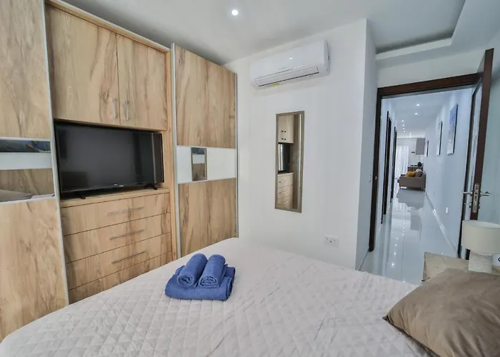 Apartment 5 Ashville Court